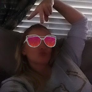 Meet your Posher, Kasie